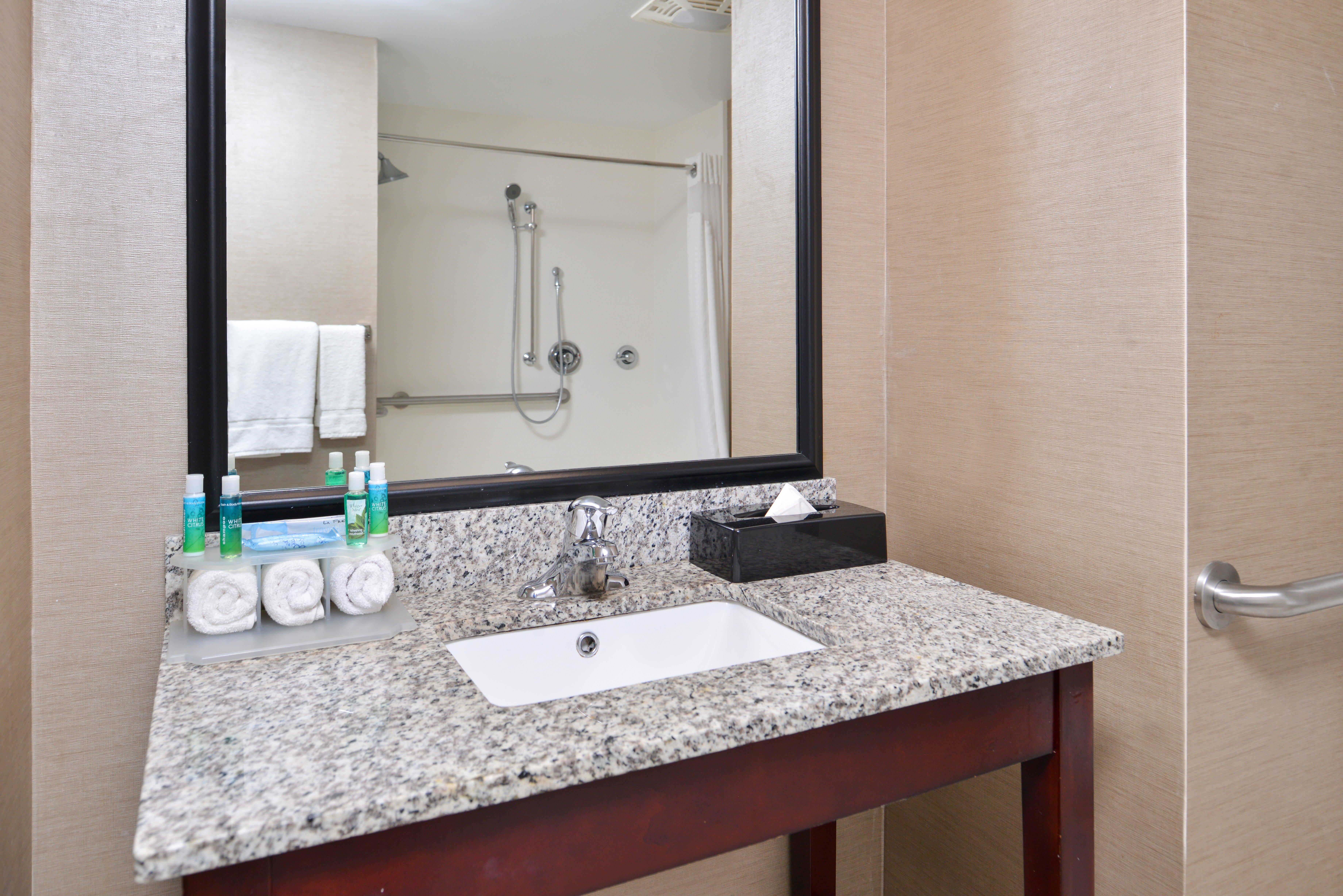 Holiday Inn Express Canandaigua - Finger Lakes Exterior photo