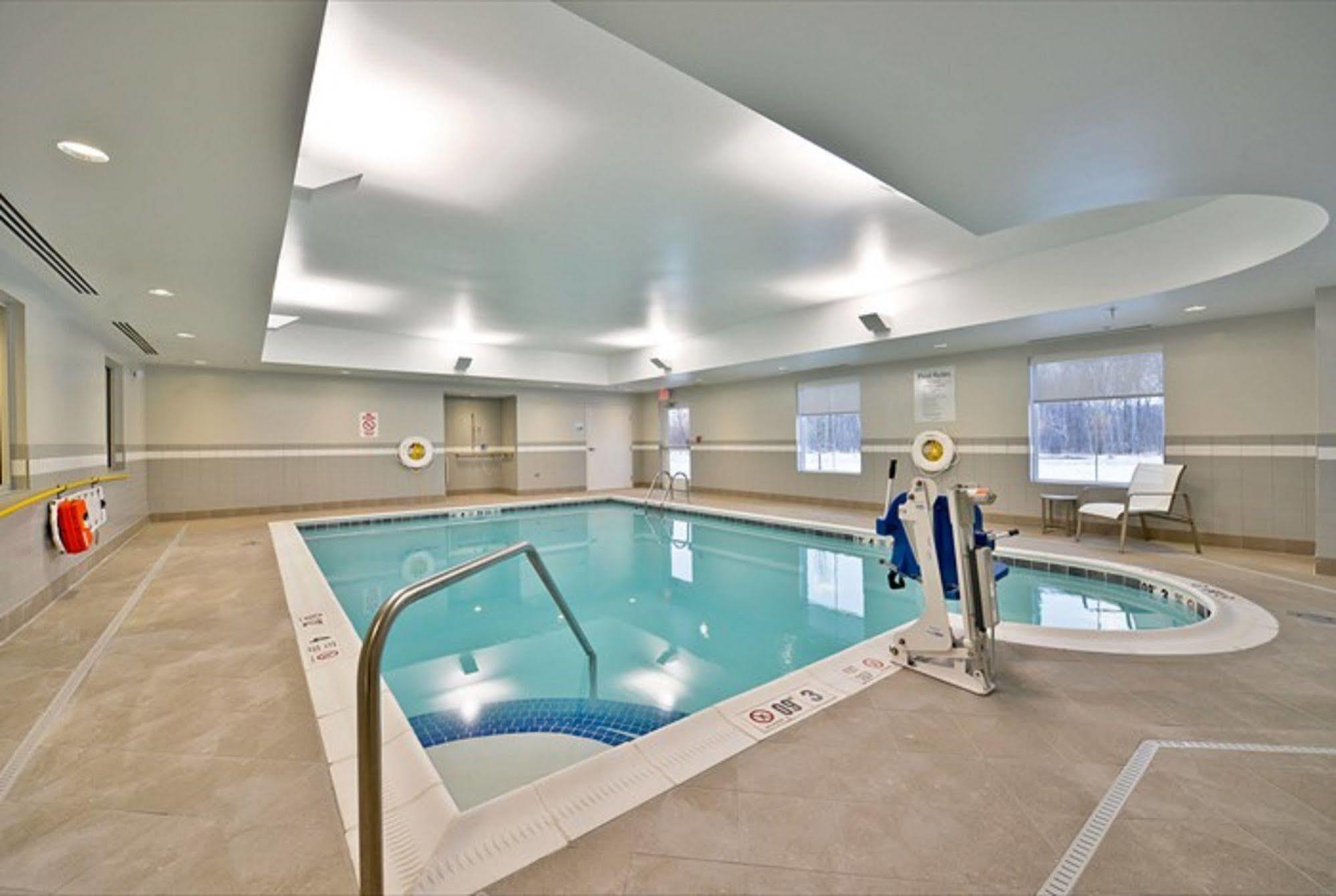 Holiday Inn Express Canandaigua - Finger Lakes Exterior photo